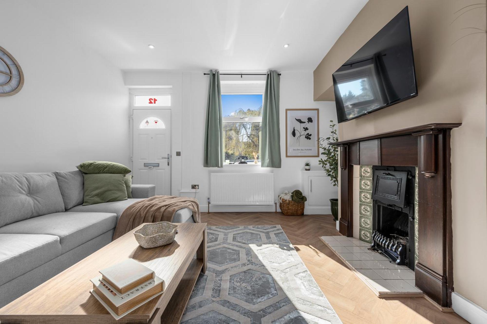 Holiday home New Listing - Stunning Prestwich Retreat - Sleeps 7